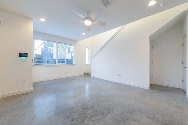 Photo - 801 N Bluff Dr