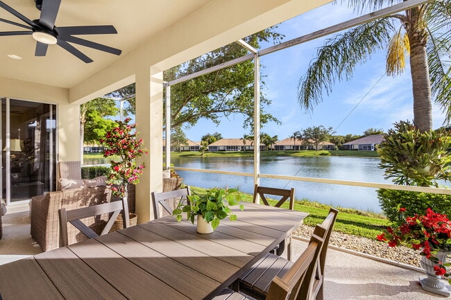 Seating for six on double wide lanai