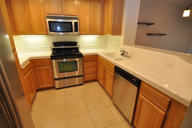 Photo - 1390 Saddle Rack St