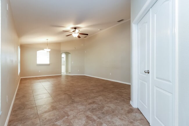 Photo - 402 Maple Pointe Dr