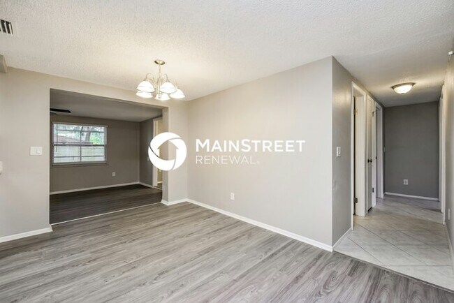 Photo - 3 Bedroom Pet-Friendly Home in SARASOTA, FL with Main Street Renewal