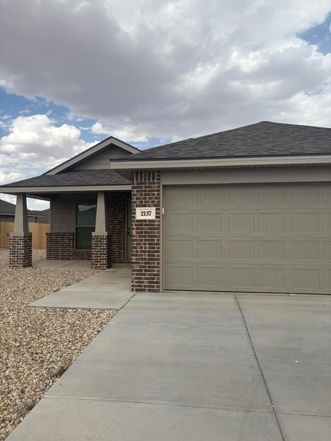 Building Photo - 2137 Langford Ave