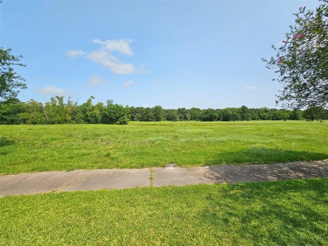 Photo - 221 Palm Aire Dr
