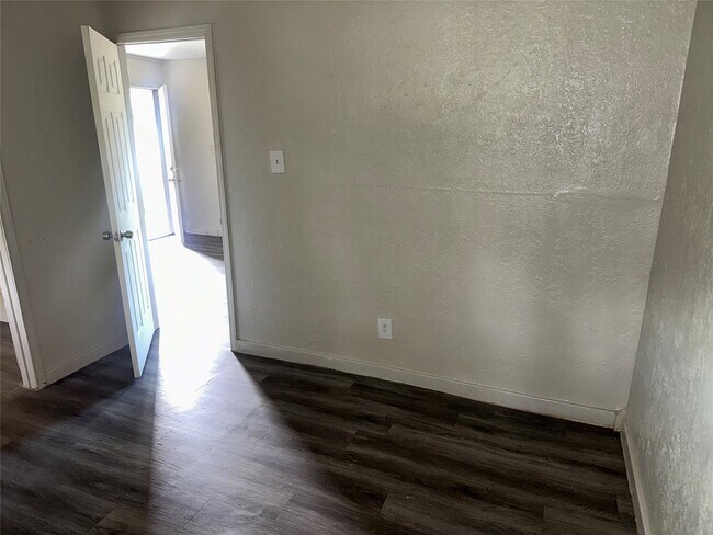 Photo - 5409 Suez St Unit 4