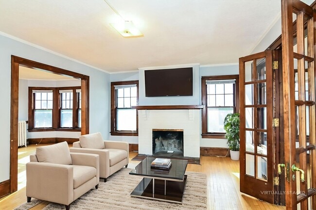 Building Photo - 509 6th St SE Unit 2