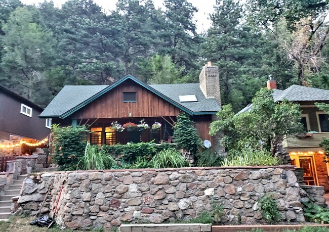 Charming creek-side bungalow minutes from downtown Boulder - 100 Canon Park