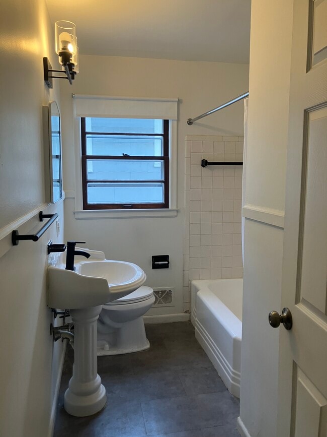 Bathroom - 3802 Burton Ave Unit Lower