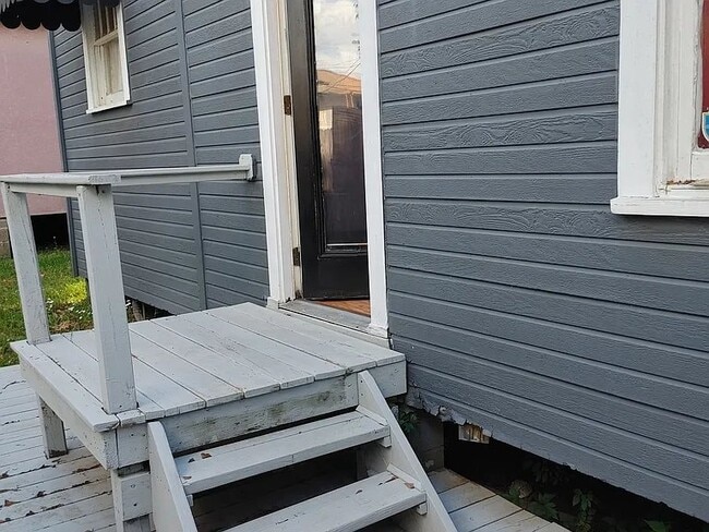 Photo - 551 Glenmore Ave