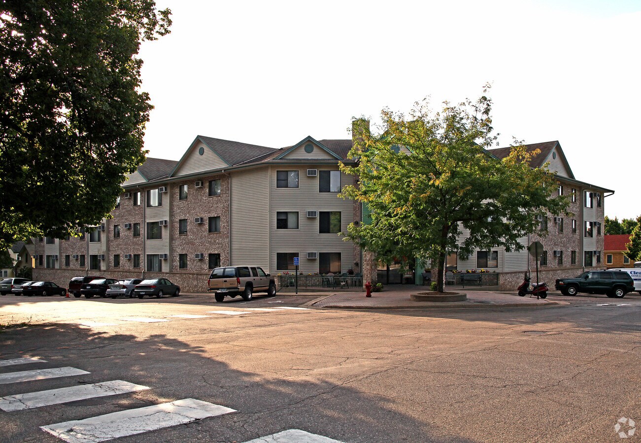 Townsquare Apartments - Townsquare Apartments
