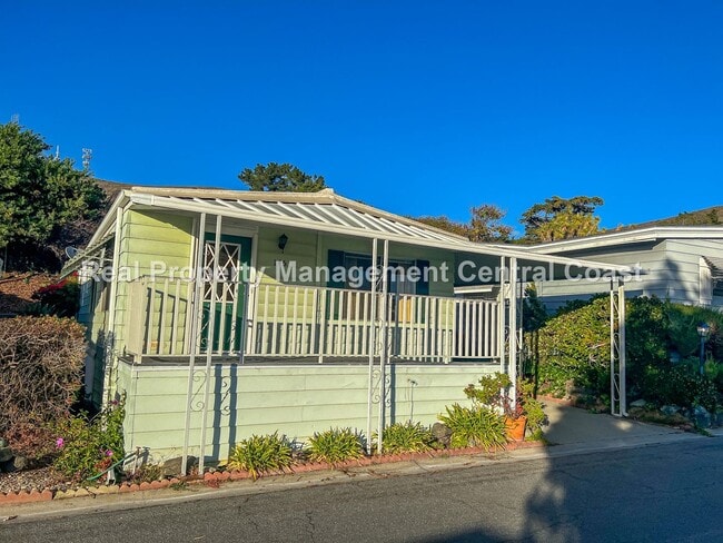 Building Photo - AVAILABLE AUGUST - Manufactured Home in 55...