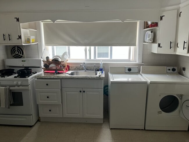 Building Photo - 110 Thorndike St Unit 1F Rental