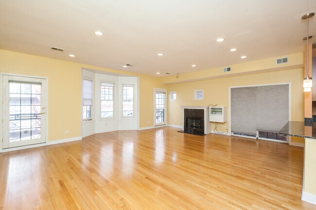 Photo - 811 W Superior St Condo Unit 3