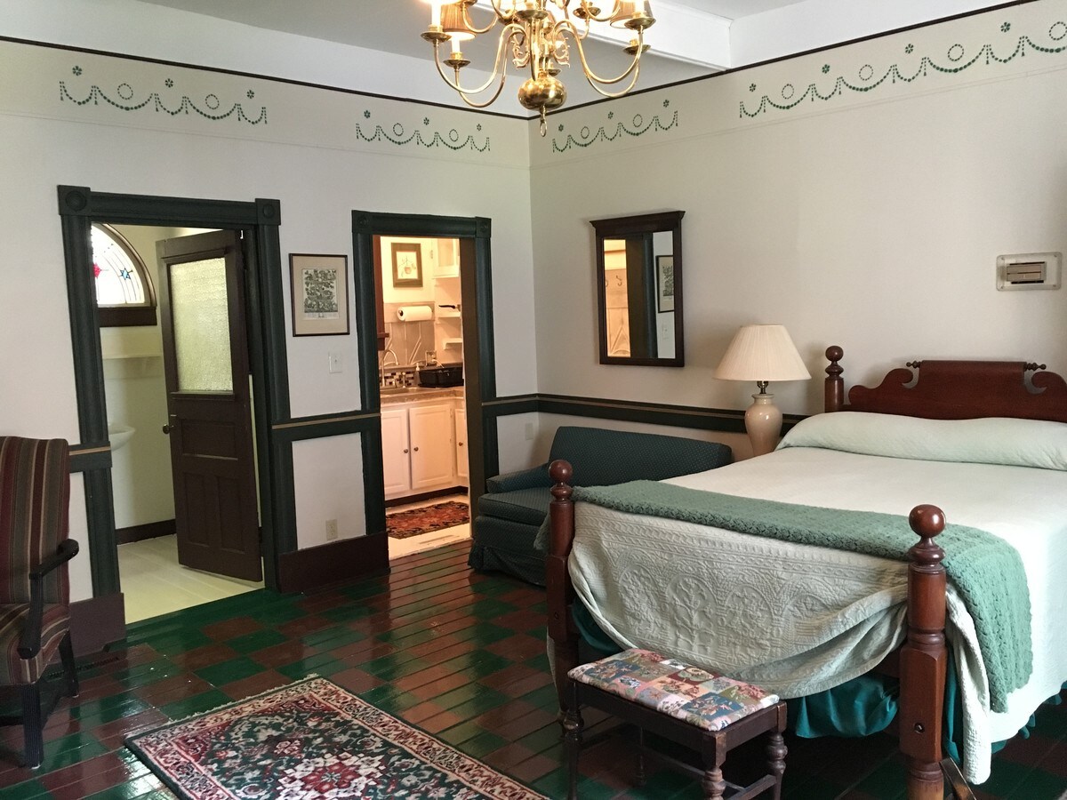 Efficiency Bedroom and Living Area - 16920 Southall Plantation Ln Unidad 1