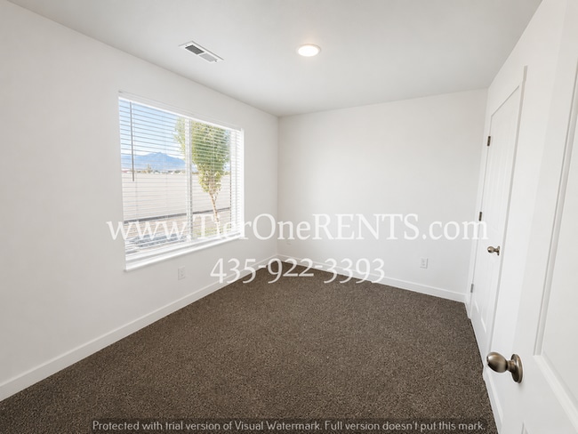 This property offers a NO DEPOSIT option available for qualified renters!