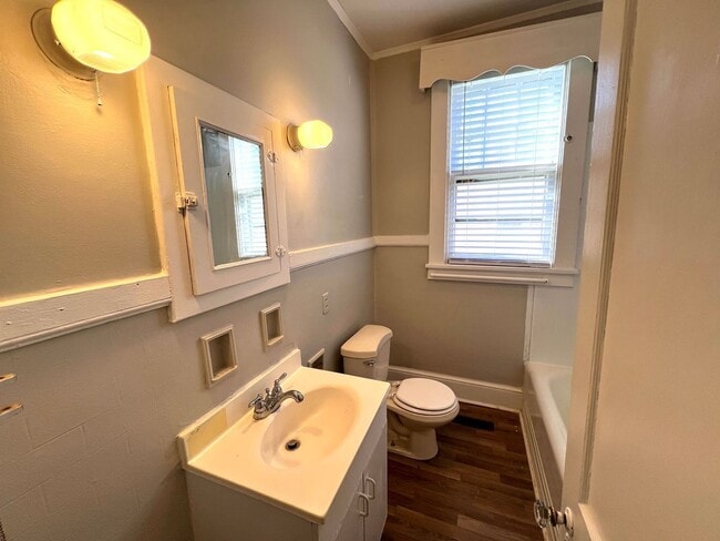 Photo - 512 Maple St