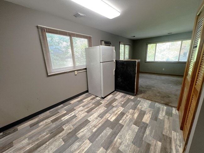 Photo - 1131 Maple St