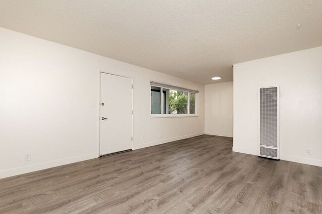 Building Photo - 1947 Oregon St Unit 5