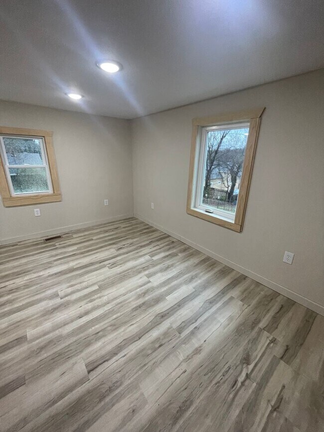 Photo - 422 Thompson Ave Unit 422 1/2