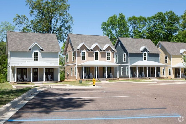 Building Photo - Traditions Townhomes | Student Housing