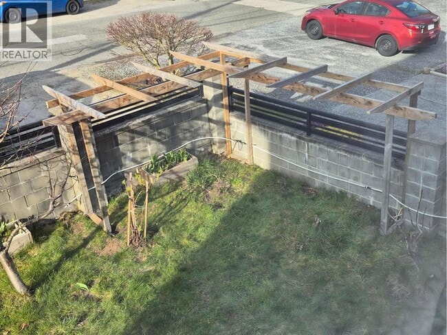 Photo - 6190 Clinton St