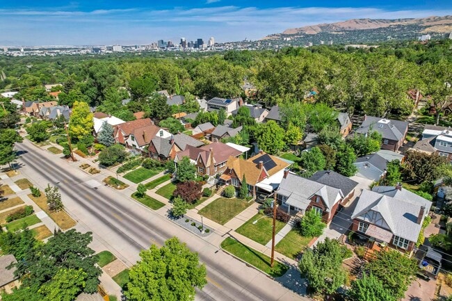 Photo - Elegant Yale Crest Bungalow in the Heart o...