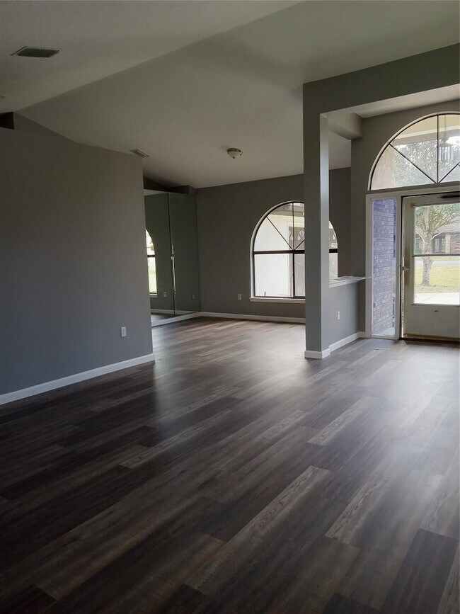 Photo - 108 Greentree Ln