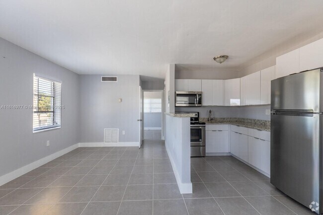 Building Photo - 1960 NE 161st St Unit 204 Rental