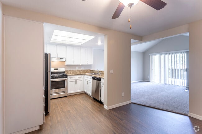 2 BR, 1 BA - 889 SF