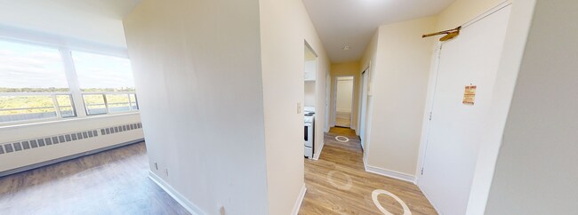 Photo - 1BD +1BATH Located in the heart of Etobicoke Unit 1 Bedroom - Standard