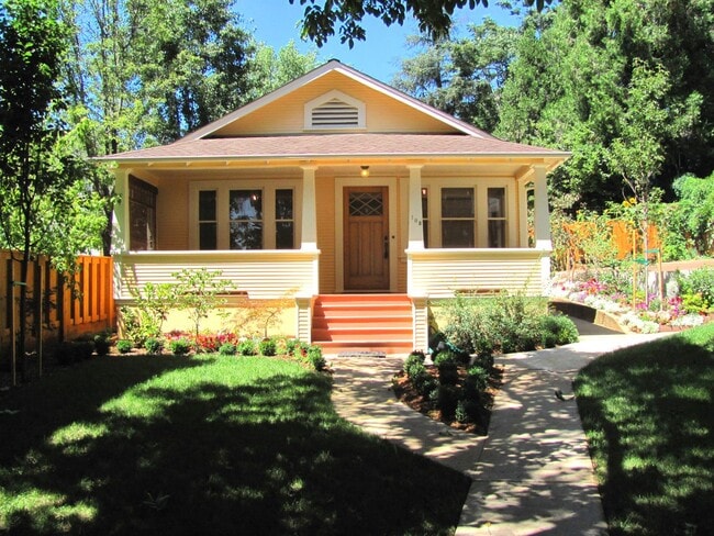 Vintage Arts & Crafts style, fully-remodel... - Vintage Arts & Crafts style, fully-remodel...