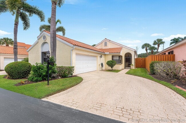 2530 La Lique Cir