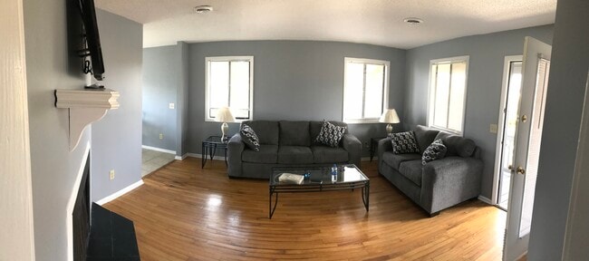 Building Photo - 4147 Spirea Dr Unit D