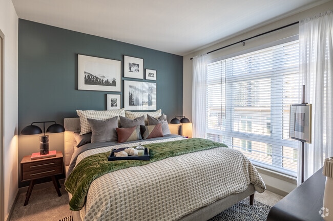 1BR, 1BA - 704SF