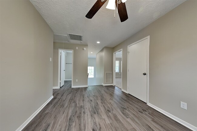 Photo - 25814 Richards Rd