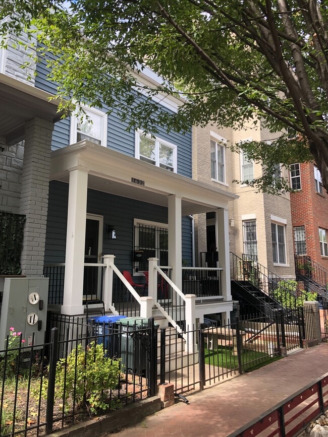 Street view of Townhouse - 1632 5th St NW Rental