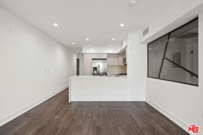 Photo - 409 Hayworth Ave Unidad 201