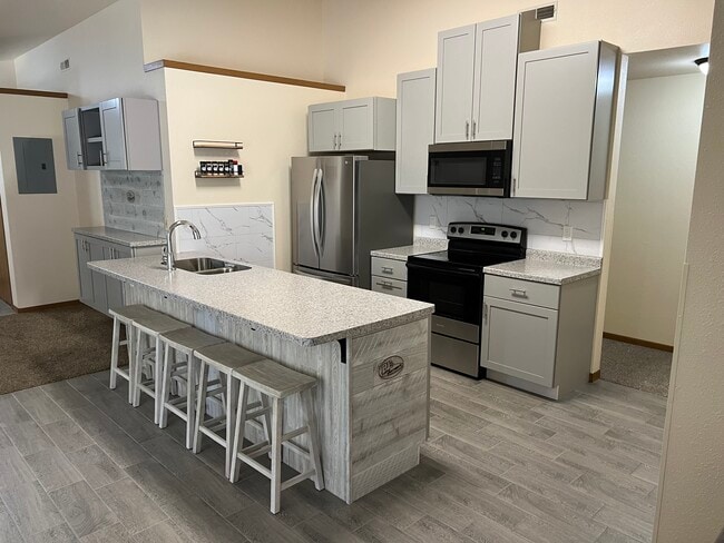 Building Photo - 520 Harriet St Unit 9 Rental