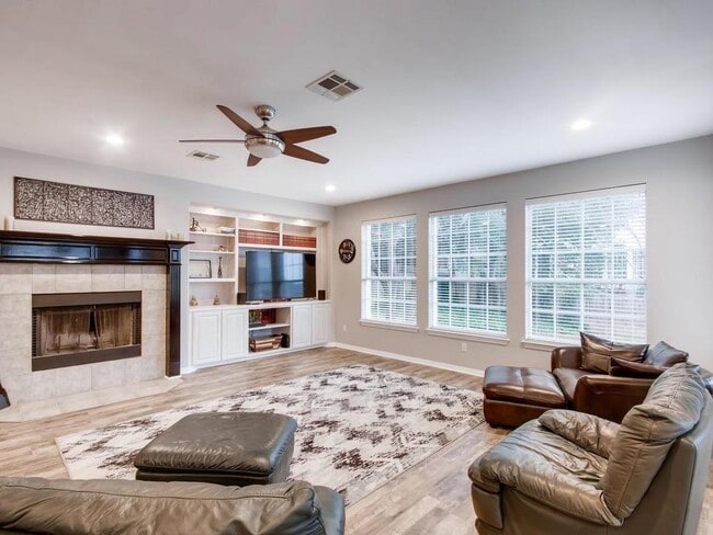 Photo - 9409 Jenaro Ct