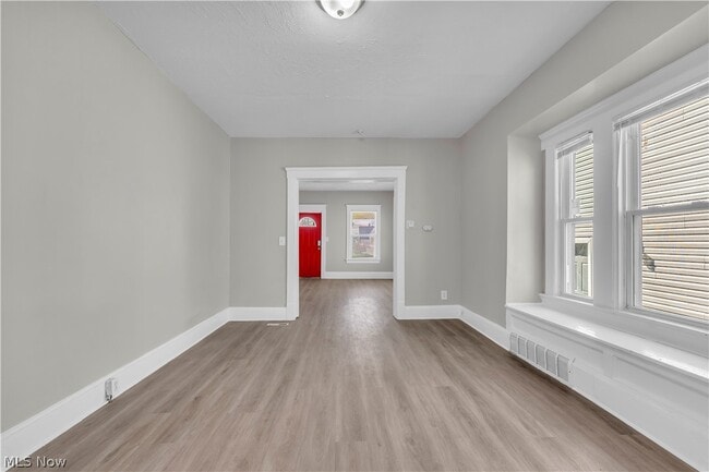 Photo - 9720 Denison Ave Unidad 1/DN