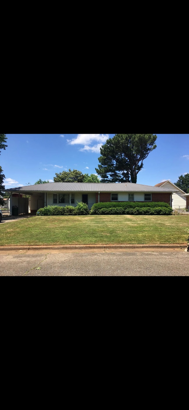Building Photo - 4302 Clayrest Dr NW