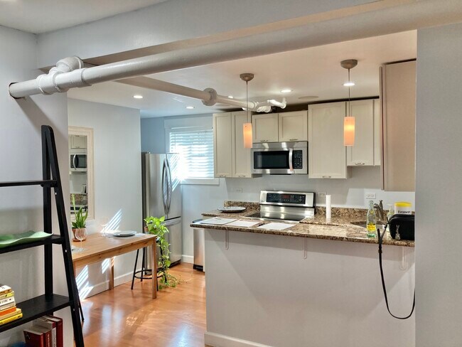 Photo - 617 W Cornelia Ave