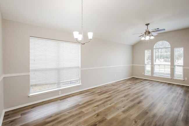 Photo - 817 Mackenzi Dr