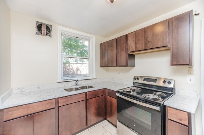 Photo - 1143 E 50th St Unit 3S