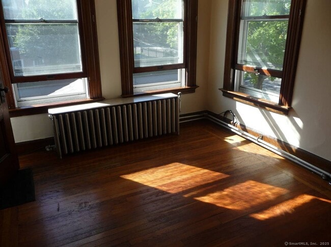 Photo - 163 Livingston St