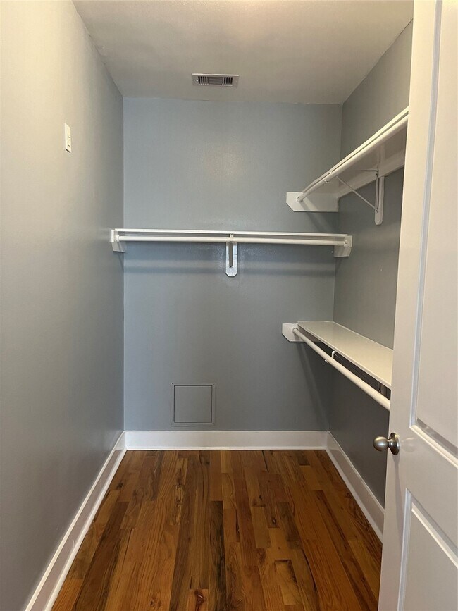 Photo - 315 W Clay St