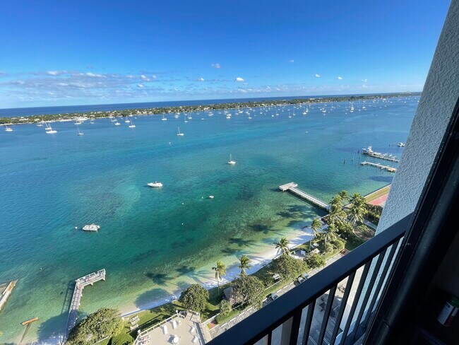 Building Photo - 5600 N Flagler Dr Unit 2209