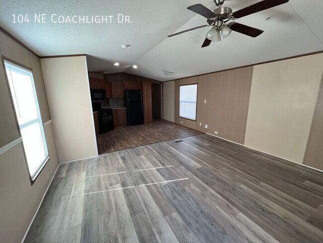 Photo - 104 Coachlight Dr