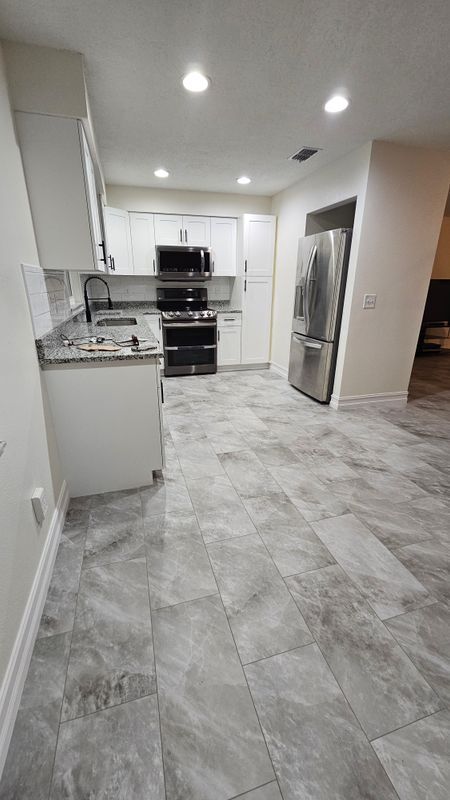 Photo - 741 Fairhaven St NE