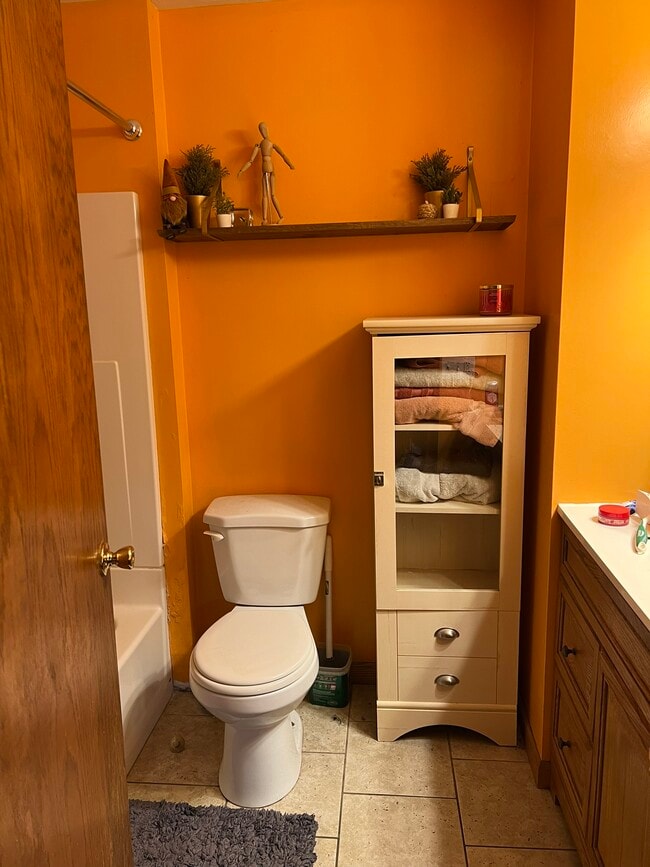 Baño principal con bañera/ducha - 340 Chapman Rd