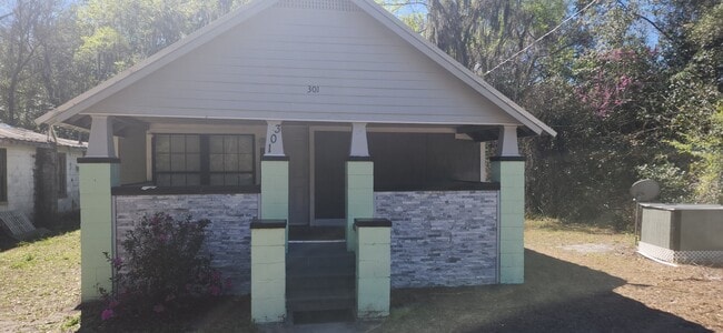 Building Photo - 301 E Bay St